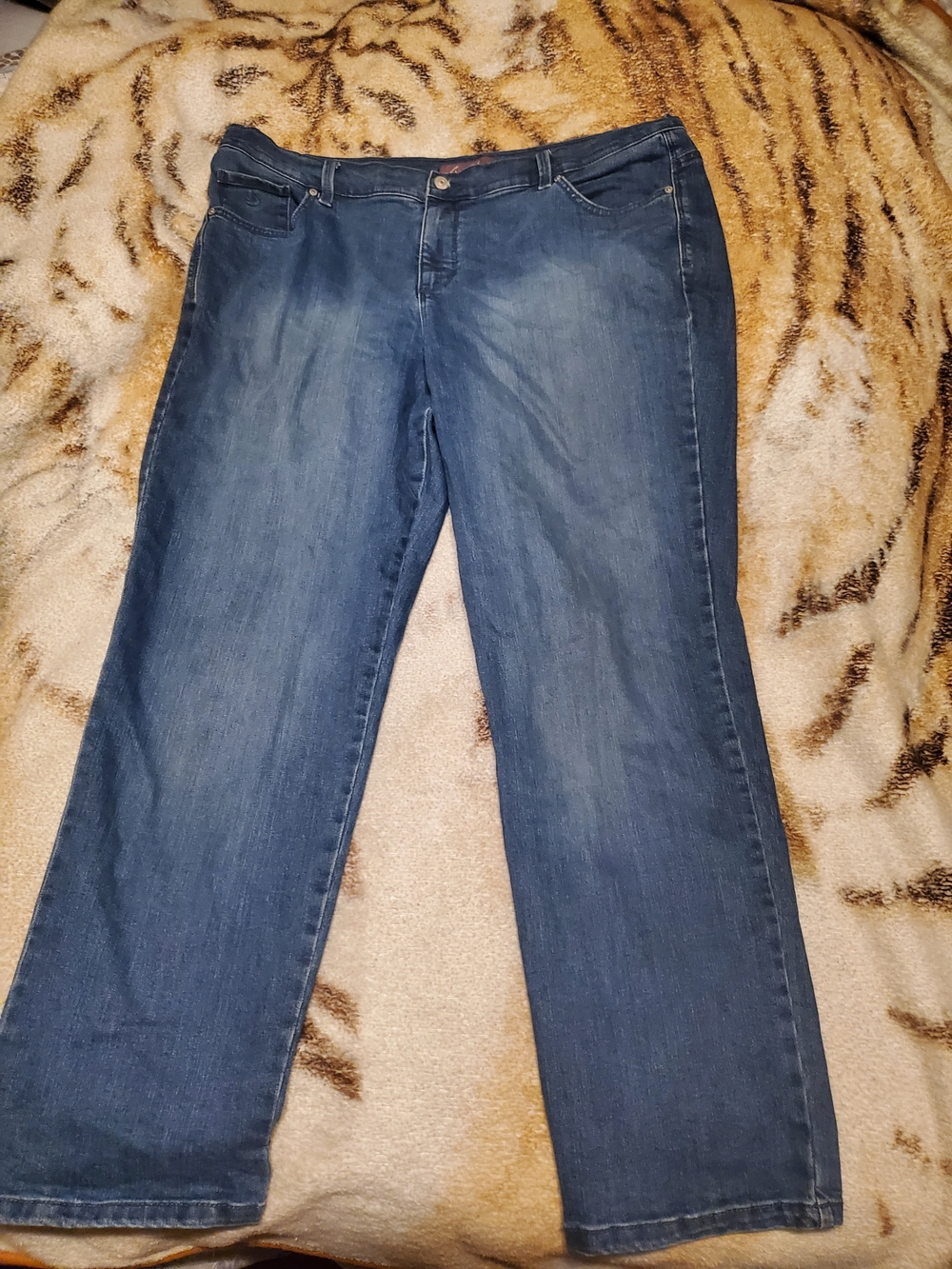 Gloria Vanderbilt Straight Leg Jeans - Medium Blue Wash